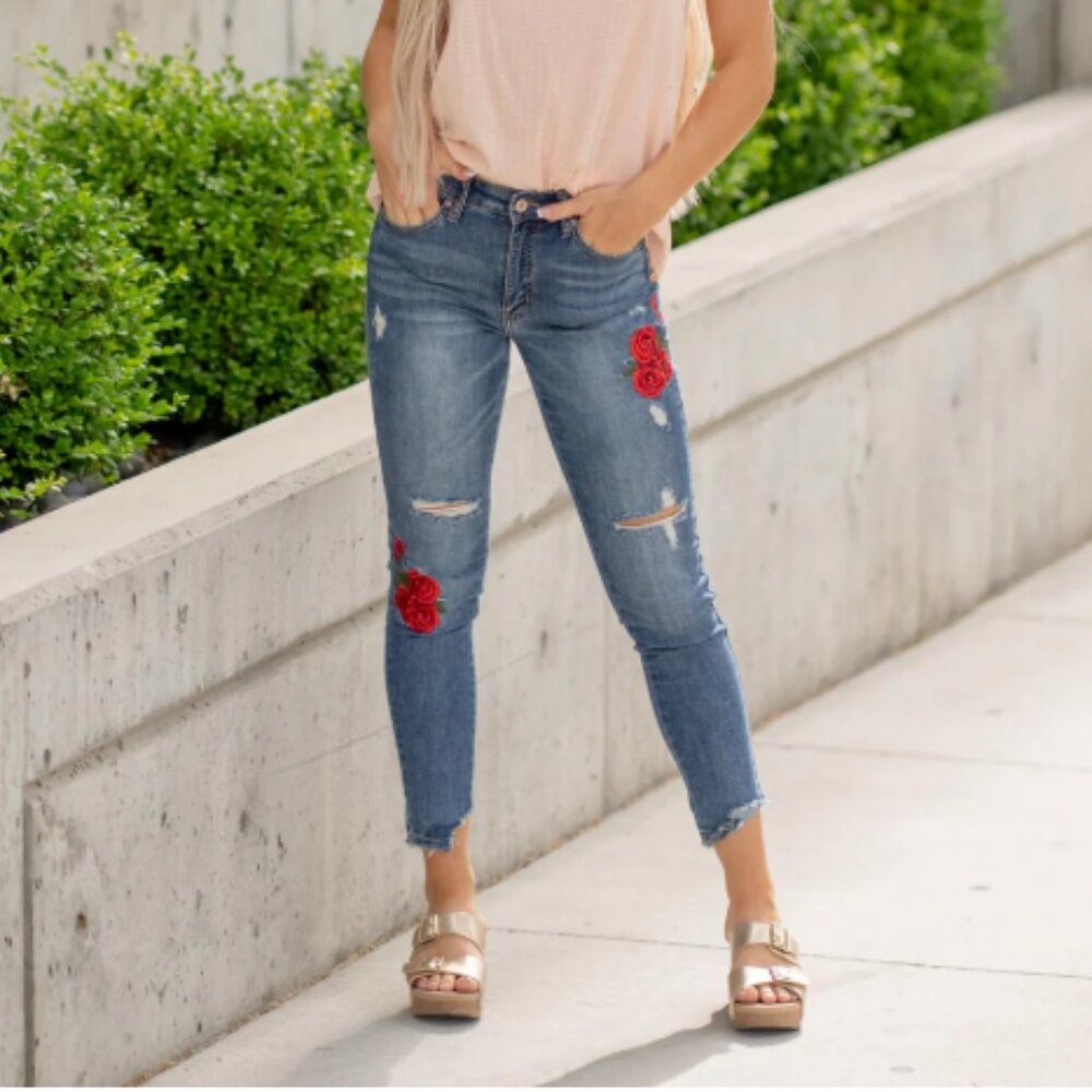 Kancan‎ Blue Distressed Floral Embroidered Frayed Hem Slim Crop Jeans size 27
